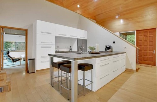 Mohnton House | The Glass Estate -Hot Tub, Theatre Room, & NEW Patio