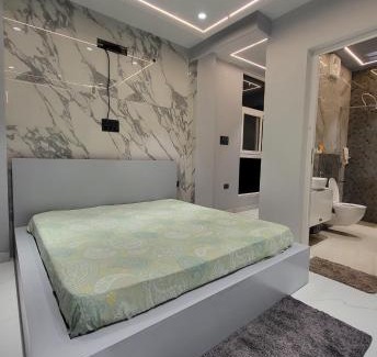 Allahabad Apartment | The Glass Home