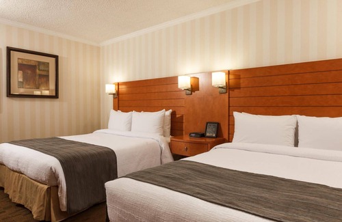 Lynnwood Ridge Hotel | The Glenmore Inn & Convention Centre