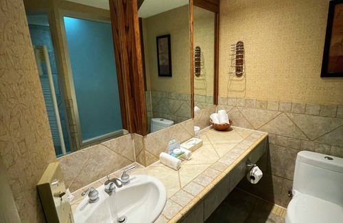 Lynnwood Ridge Hotel | The Glenmore Inn & Convention Centre