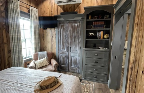 Cotter Cabin | The Gnat, Cotter AR: Trout fishing capital USA