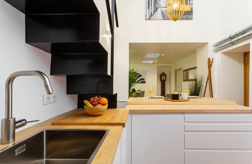 Merces Apartment | The Gold Artist 2 bedroom apartment with Terrace