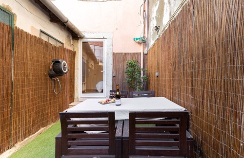 Merces Apartment | The Gold Artist 2 bedroom apartment with Terrace