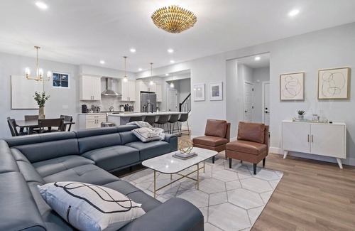 Roselawn Finance House | The Gold Standard of Oakley New Construc 4bd/4.5bt
