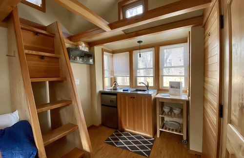 Lyons Resort | The Golden Aspen – Tiny Retreat on the River, Minutes from Rocky Mountain Park