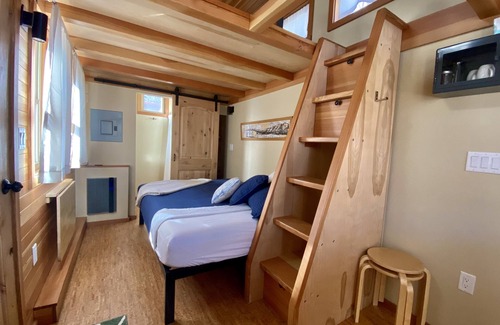 Lyons Resort | The Golden Aspen – Tiny Retreat on the River, Minutes from Rocky Mountain Park