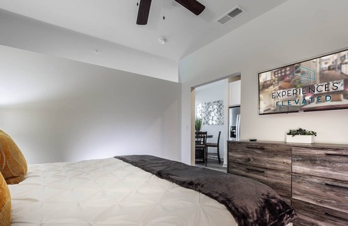Linthicum Heights Apartment | The Golden City, Gym - Pool - Fast Internet - Fully Stocked - BWI - New Listing
