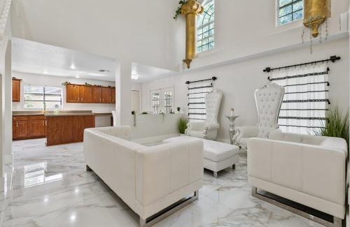 Bloomingdale House | The Golden Gem