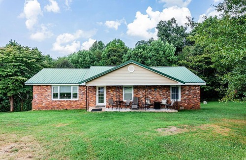 Golden Grove House | The Golden Grove Getaway/15 min to downtown Greenville