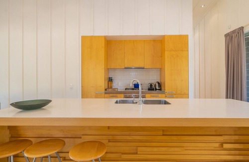 Matarangi House | The Golden Hideaway - Matarangi Holiday Home