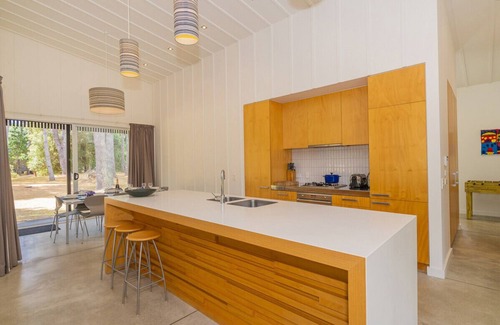 Matarangi House | The Golden Hideaway - Matarangi Holiday Home