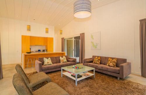 Matarangi House | The Golden Hideaway - Matarangi Holiday Home