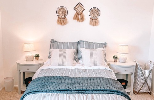 Abilene House | The Golden Inn - Cozy & Pet Friendly, Near Expo Center & Abilene Zoo