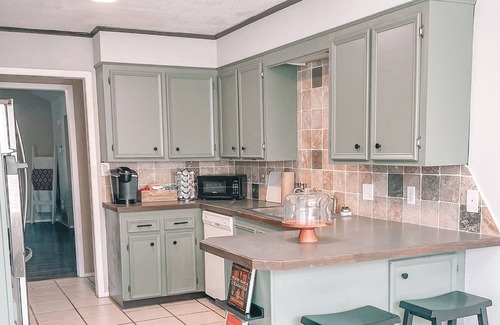 Abilene House | The Golden Inn - Cozy & Pet Friendly, Near Expo Center & Abilene Zoo