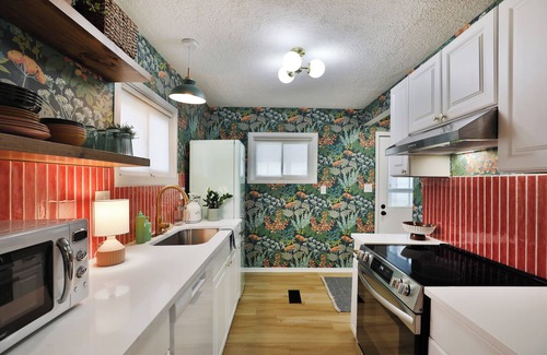 Westerville House | THE GOOD PLACE - Uptown Westerville's Premier Vacation Home - Colorful & Cozy