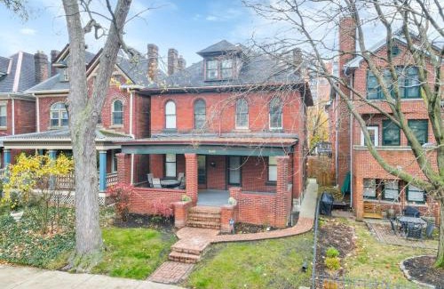 Victorian Village Apartment | The Goodale Retreat - 2 BR 2Bath