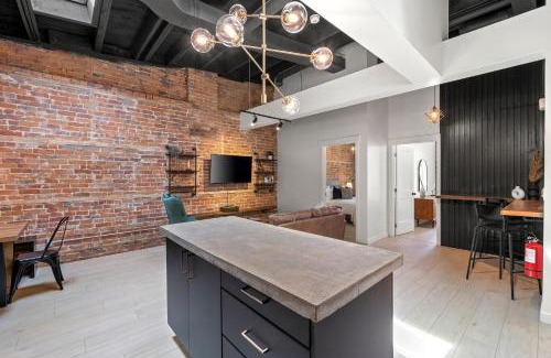 Belleville Apartment | The Goodman: Front Street Flats