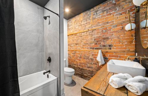 Belleville Apartment | The Goodman: Front Street Flats