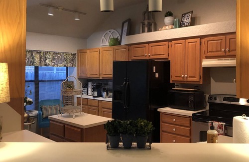 Edmond House | The Gorgeous Pinnacle Lane -Sleeps 8. This property is a MUST SEE!! Book Now!