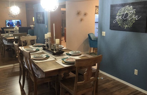 Edmond House | The Gorgeous Pinnacle Lane -Sleeps 8. This property is a MUST SEE!! Book Now!