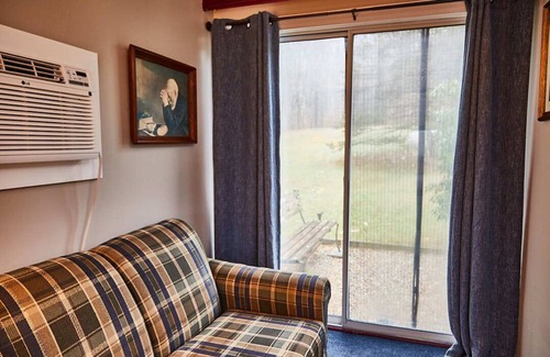 Shaftsbury Hotel | The Governor's Rock Motel DF ROCKLLC