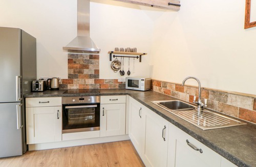 Stanfield Cottage | THE GRANARY, family friendly in Willow Grange Barns, Stanfield