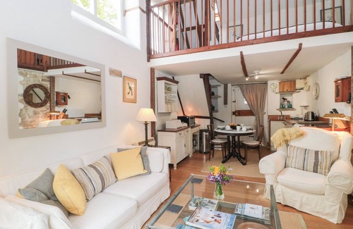 Catcott Cottage | THE GRANARY, family friendly, character holiday cottage in Edington
