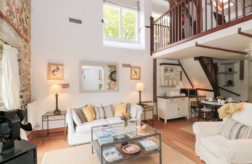 Catcott Cottage | THE GRANARY, family friendly, character holiday cottage in Edington