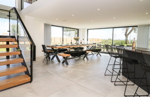 Selby Cottage | THE GRANARY, family friendly, with hot tub in Drax, North Yorkshire