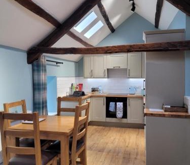 Llanddeiniol House | The Granary