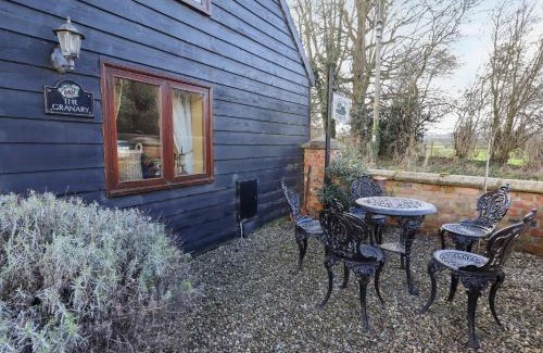 Eaton Mascott House | The Granary