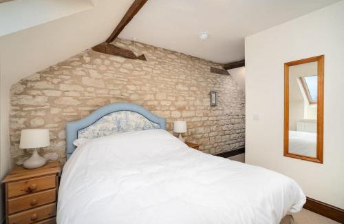 Chackmore Apartment | The Granary self-catering cottage on a working farm