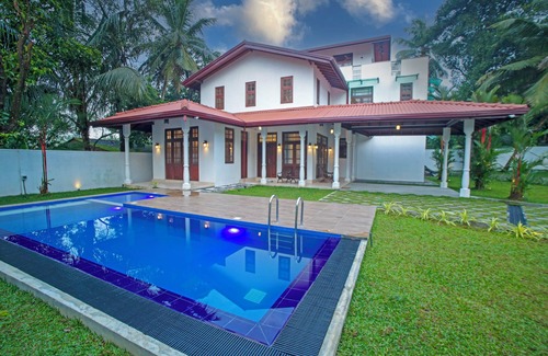 Pannipitiya House | The Grand Bliss, Kottawa, 3-bedroom villa with AC, WiFi, Private Pool, and Gym