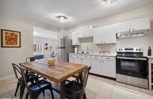 Three Oaks House | The Grand Elm - Stately homestead in the heart of Three Oaks, MI - 6 bed, 3 bath
