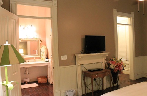 Pascagoula Bed & Breakfast | The Grand Magnolia Ballroom & Suites