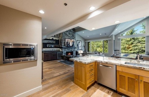 Deer Valley House | The Grand View-Gorgeous townhome and views, 5 min to Silver Lake Lodge & Stein