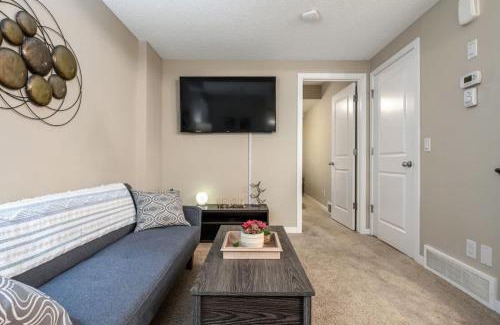 Southeast Calgary House | The Grande 1BD 1BA - Full Kitchen Guest Suite