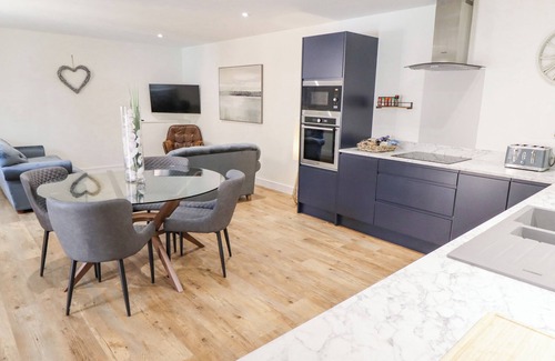 Ashby cum Fenby Cottage | THE GRANGE COTTAGE 1, family friendly, with hot tub in Waltham