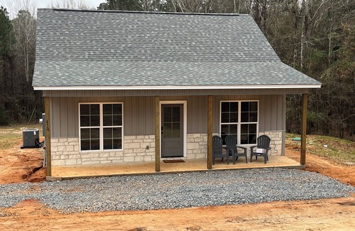 Calhoun Cottage | The Gray Cottage on Brownlee!