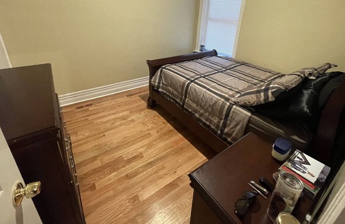 Englewood Apartment | The Great Escape!- 15mins from Downtown Chicago w/Pool Table and Private Parking