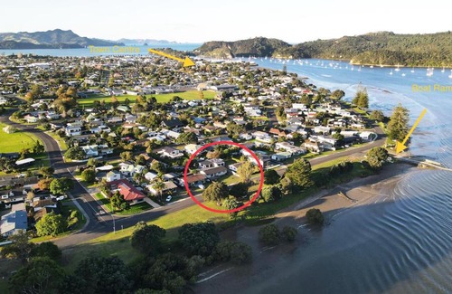 Whitianga House | The Great Escape, Luxury Waterfront, HotTub