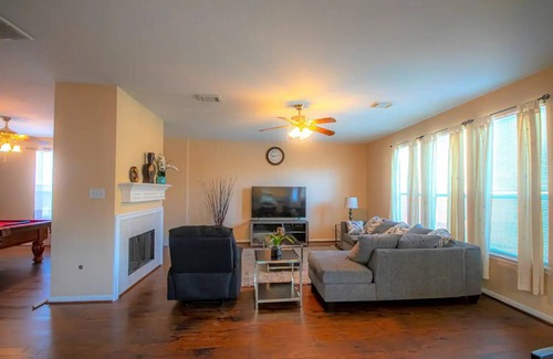 Clodine House | “The Great Escape” with Pool and Pool Table