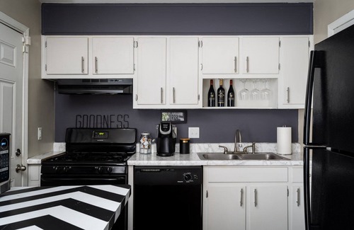 Bolton House | The Greatest of All Time Pad! #Stylish #Townhouse #Exceptional #2br #Kingbed