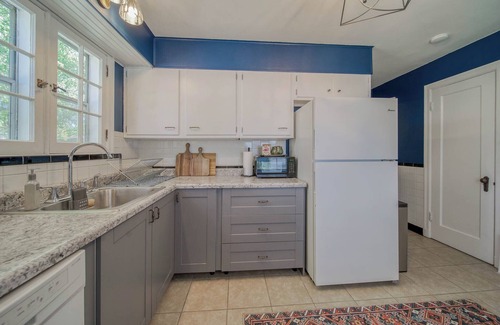 Rolla Cottage | The Green Acres Cottage - Charming 2 Bedroom near S&T and Acorn Trail in Rolla.