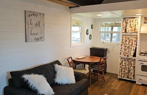 Mineola House | The Green Cabin