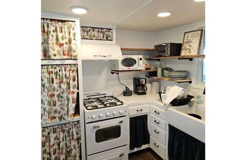 Mineola House | The Green Cabin