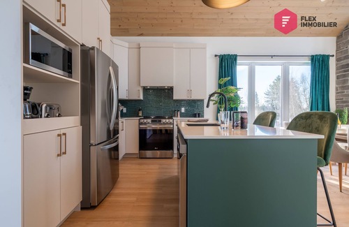 Saint-Basile Ski Chalet | ⭐ The Green Chill at Cité-Jardin 🟢 Private hot tub, Pool, Near Quebec City ⭐