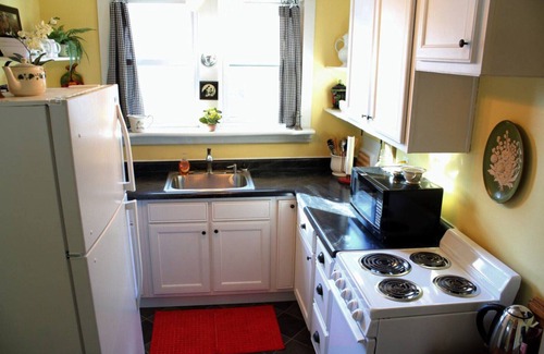 Owensboro House | The Green Garden Cottage is +1200 square feet house, centrally located