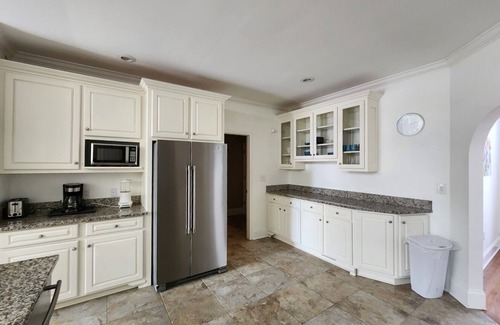 Huntsville House | The Green Oasis Near Providence, Mid City
