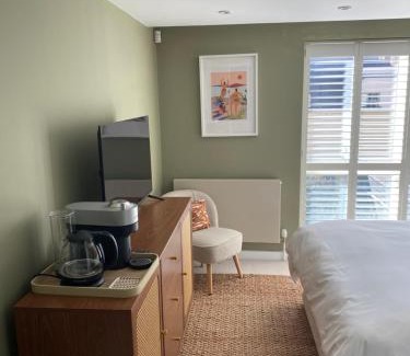 Cheltenham House | The Green Room - ROOM & EN-SUITE ONLY